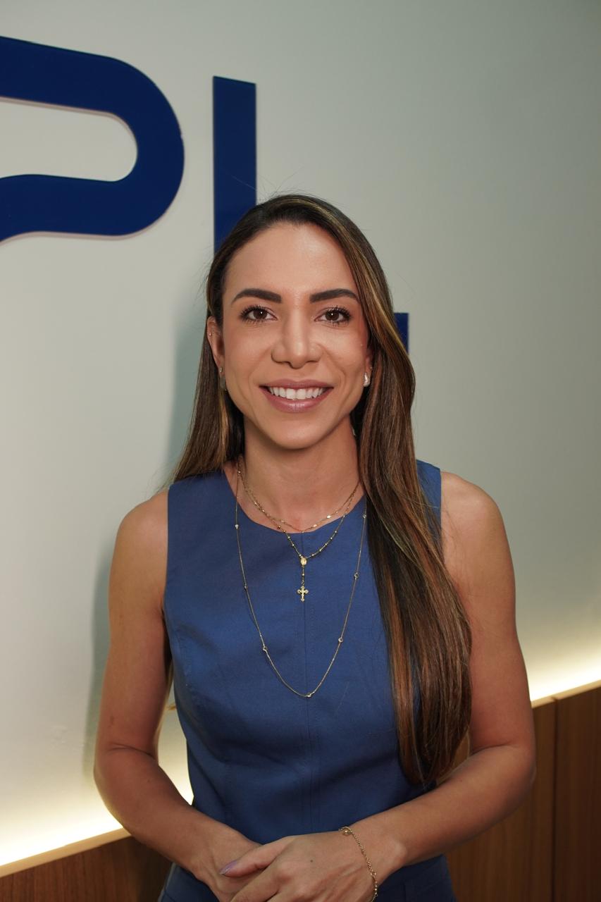 Dra. Érica em ambiente clínico
